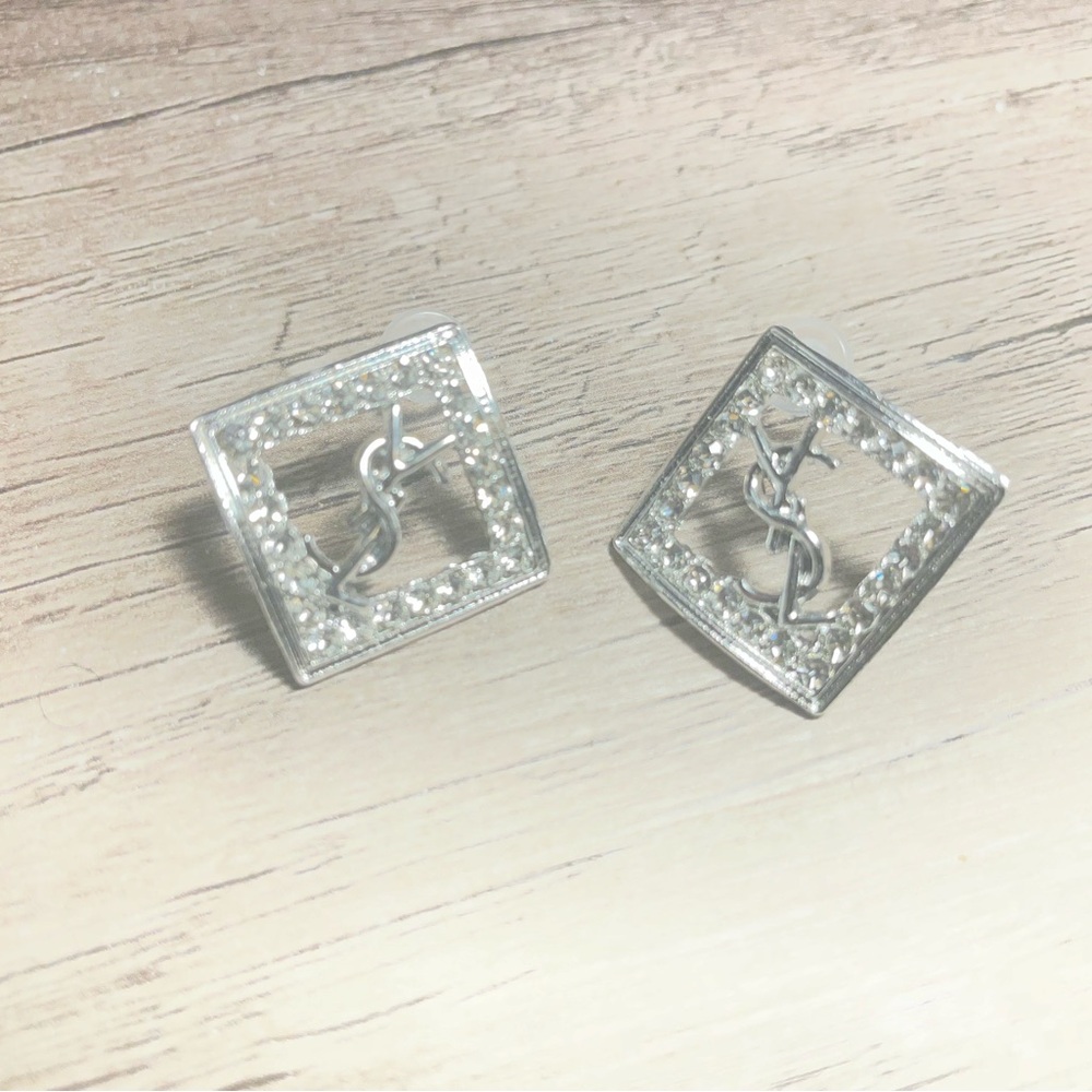 Ladies earrings